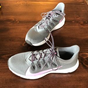 Nike quest women’s athletic shoes size 9 in gray and pink
